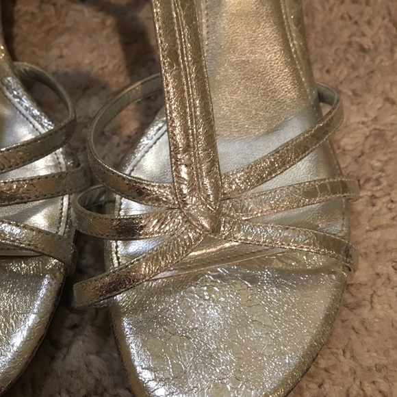 Sz 7.5 Nina silver crinkly stappy sandal - Picture 2 of 4